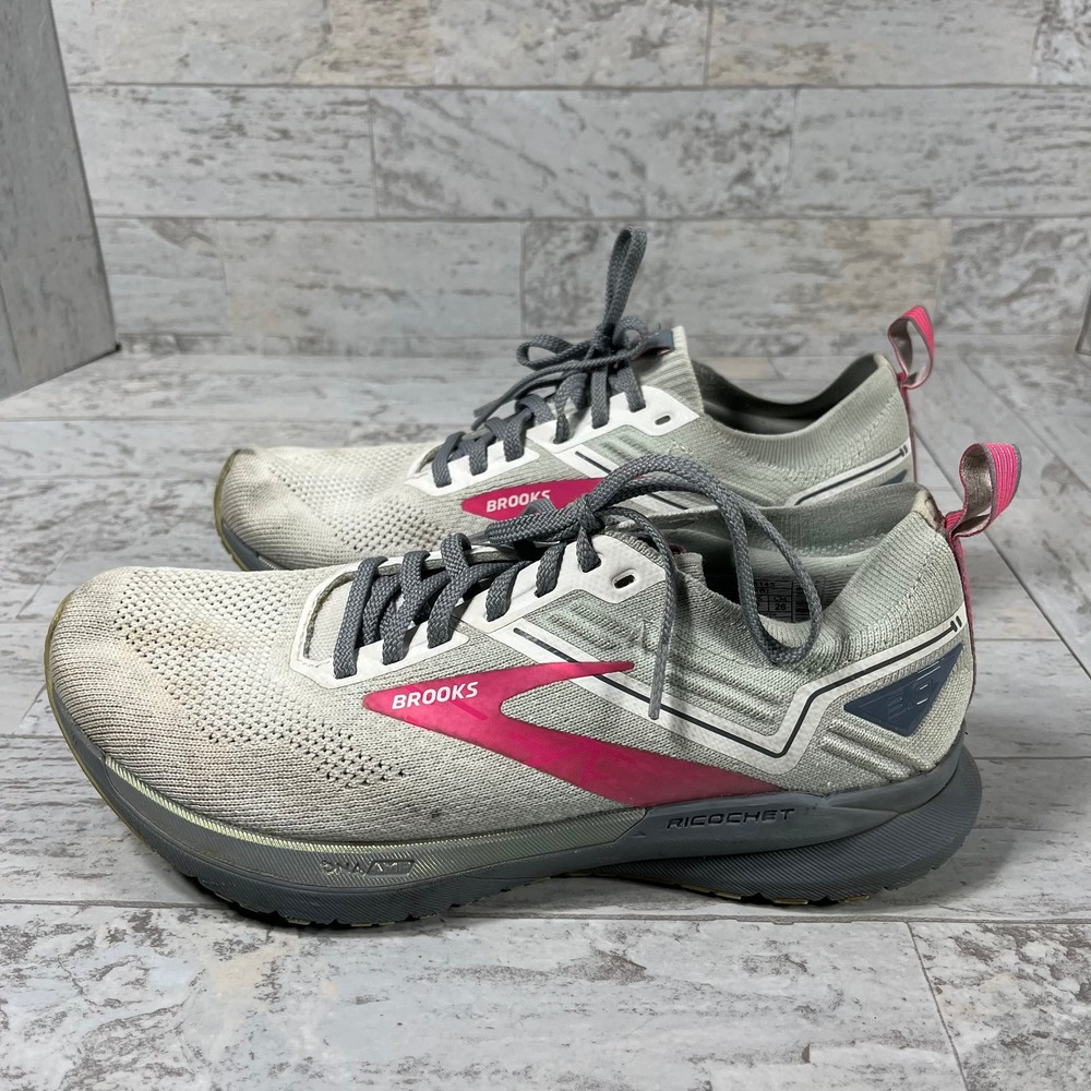Brooks Ricochet 3 Athletic Shoes Womens Size 9 White Pink Running 1203481B143